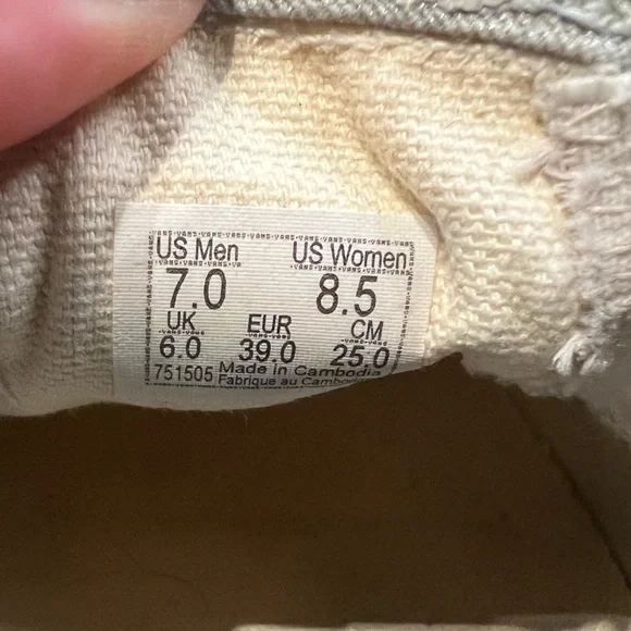 Vans slides sliver size 7 mens or 8.5 womens - Picture 6 of 6